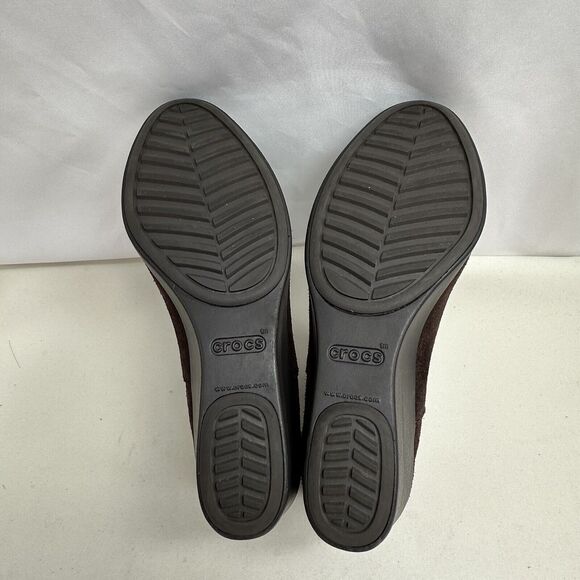 Crocs Leigh Wedge Chelsea Boots Brown Suede Leather Ankle Booties Women 7 US - Picture 16 of 16